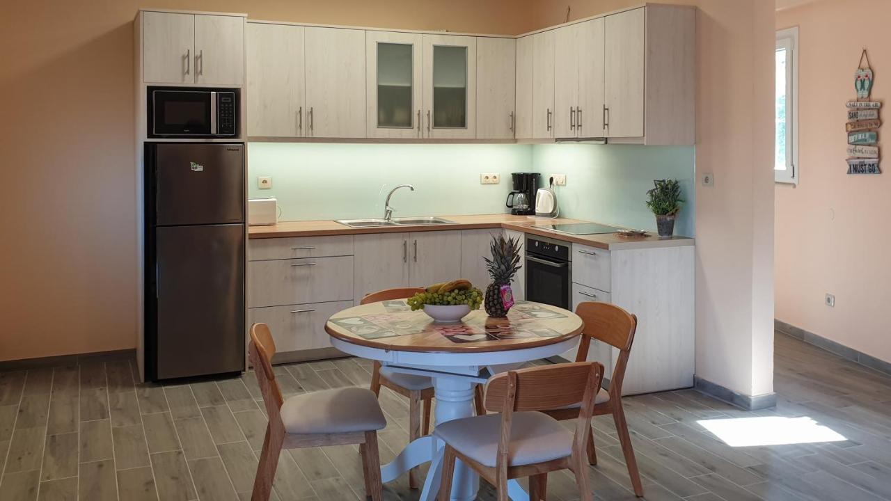 Helen Apartments & Studios 에이지오스스테파노스 외부 사진